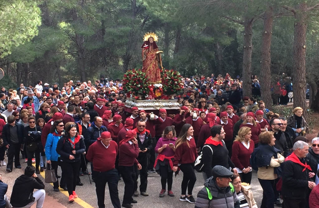 Afluencia masiva de personas para acompaar a Santa Eulalia a su santuario el 13 de enero
